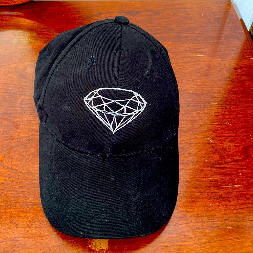 Black with White Diamond cap from Diamond supply.